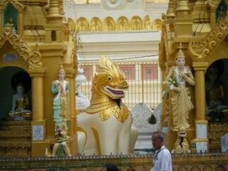 Shwedagon_dog2.jpg